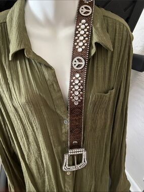 Brown Leather Crystal-Embellished Women's Belt with Peace Motifs